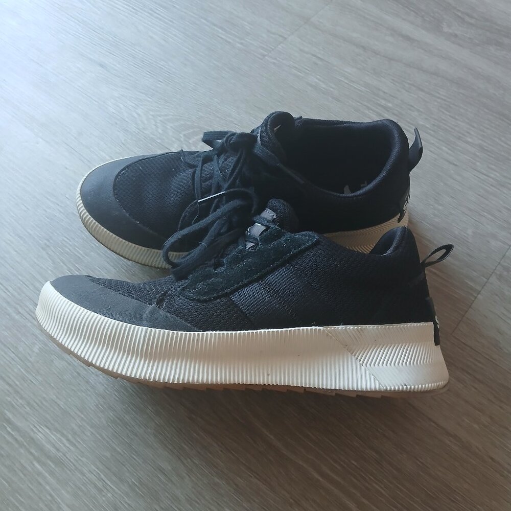 GREAT WOMEN'S BLACK CASUAL SNEAKERS SIZE 8!!!